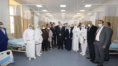 الخشت يفتتح عدداً من الوحدات والمعامل الجديدة بالقصر العيني