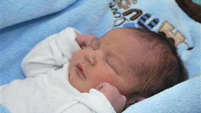 عرض طفله للبيع.. محاكمة أب ليبيع ضناه بـ 200 ألف جنيه