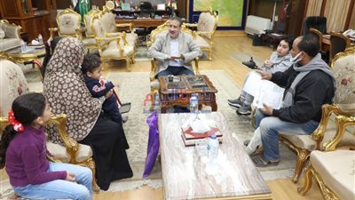 محافظ المنوفية يلتقي الشاب محمد فريد 