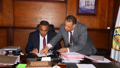 محافظ مطروح يوافق على إعفاء الطلاب المتحررين من الأمية من المصروفات الدراسية