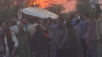 ارتفاع مصابي حادث انقلاب سيارة ميكروباص بالطريق الصحراوي بـ حلوان.. 
