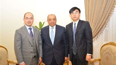 وزير التنمية المحلية يبحث مع شركة صينية صناعة أتوبيسات النقل الجماعي