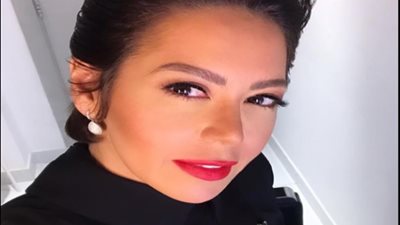 لقاء الخميسي تشارك متابعيها بصورة جديدة من منزلها.. شاهد