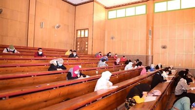 67 ألف طالب بجامعة سوهاج يواصلون أداء امتحاناتهم وسط أجراءات احترازية مشددة