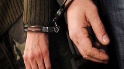 القبض على عاطل بحوزته مخدرات وأسلحة أثناء زيارته لمسجون بشبرا