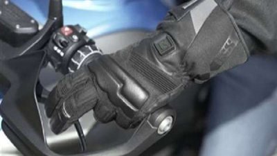 اختراع شتوي.. قفاز جديد بتدفئة كهربائية لقائدي الدراجات النارية.. شاهد