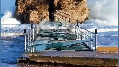 استياء وغضب بين أهالي مطروح بعد تحطم ممشى كيلوباترا الزجاجي