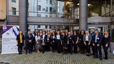 وفد دبلوماسي فلسطيني يشارك في برنامج تدريبي حول القانون والاقتصاد بـ