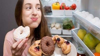 احذر.. تناول السكريات قبل النوم يسبب كوارث صحية