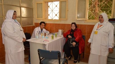 بالصور.. بدء فعاليات اليوم الأول لقافلة عين شمس التنموية بأسيوط