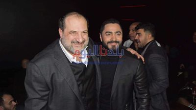 غضب بين الصحفين بسبب مكيدة تامر حسني والشركة المنظمة لعرض 