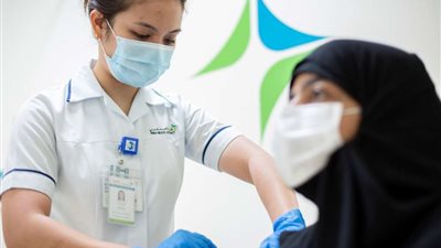 صدمة.. طبيب: أوميكرون علامة نهاية العالم