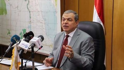 وزير القوي العاملة : الالتزام بقرارات مجلس الوزراء الاحترازية وضوابط لمواجهة انتشار فيروس كورونا