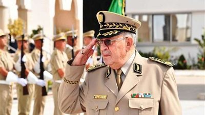 تشييع جثمان قائد الجيش الجزائري قايد صالح