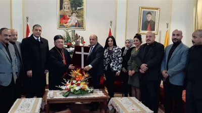 المصريين الأحرار يهنئ مطران المارونية بعيد الميلاد المجيد