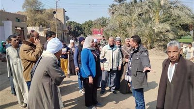 زيارة عاجلة من رئيس مدينة طهطا لنجع حجازي فى سوهاج.. اعرف السبب