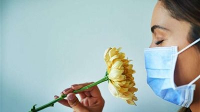 دراسة تكشف سر فقدان الشم والتذوق لدى المصابين بكورونا