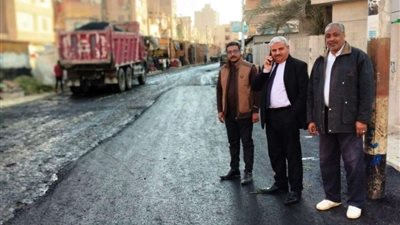 رصف شارعي خور الساحل والري بمدينة البلينا فى سوهاج