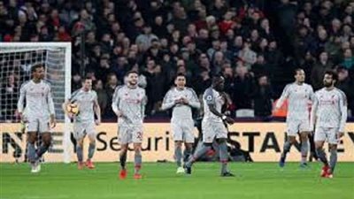 كلوب ونجوم ليفربول يزورون مستشفى لتهنئة الأطفال بعيد الميلاد