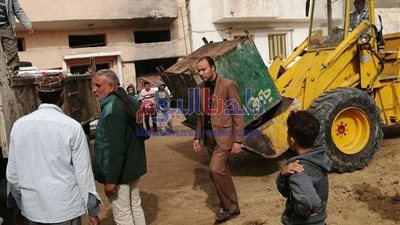 صور.. رفع ٦٠ طن قمامة بـ 
