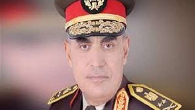 صدقي صبحي ينقل تعازي الرئيس السيسي في وفاة رئيس الأركان الجزائري الراحل