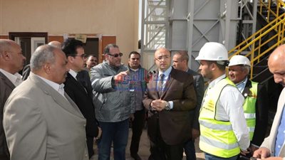 محافظ بني سويف يتفقد مشروع الصرف الصحي بقرية سيد عبد القادر