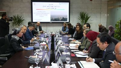 محافظ القليوبية يشارك باجتماع وزيرة البيئة مع بعثة البنك الدولي لمواجهة تلوث الهواء