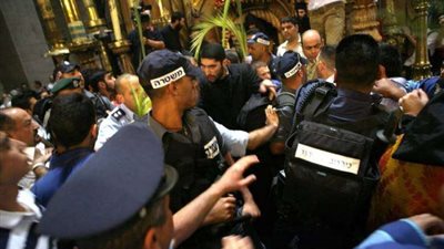 خلال احتفالات أعياد الميلاد.. يهودي يحمل سكينا ويقتحم كنيسة القيامة بالقدس