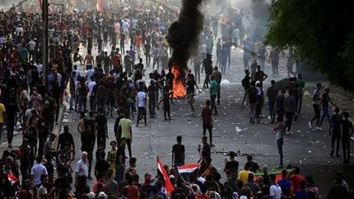 ارتفاع وتيرة الاحتجاجات داخل محافظات الجنوب في العراق.. تعرف على السبب