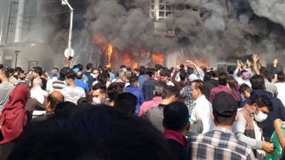 شاهد.. اشتباكات بين محتجين وقوات الأمن في كرمانشاه بـ إيران وسط إطلاق النار