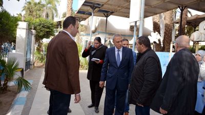 محافظ القليوبية يتفقد مستشفيات بنها وقرى كفر شكر