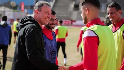 بالصور.. محمود الخطيب يتابع مران الأهلي ويحفز لاعبيه قبل مواجهة بلاتينيوم