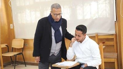 طلاب أولى ثانوي تشتكي من صعوبة امتحان الكيمياء وتصفه 