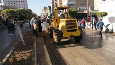 رفع ٥٠ طن قمامة بحوش عيسي ضمن حملة مكبرة لتجميل المدينة (صور)