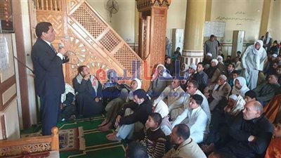 برلماني يناقش مشكلات أهالي سدمنت الجبل ببني سويف