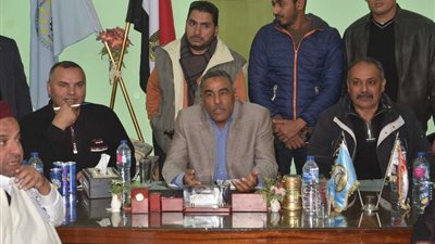 محافظ مطروح يؤكد دراسة مطالب الأهالي والعمل على تلبيتها