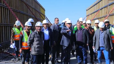 وزير النقل في جولة تفقدية لمتابعة أعمال تنفيذ مشروع  القطار الكهربائي بالعاصمة الادارية