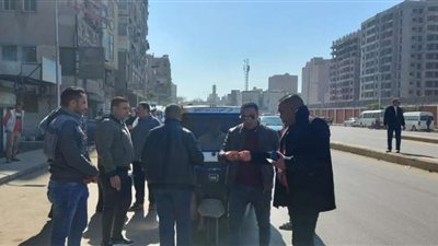 حملة مكبرة لضبط مركبات التوكتوك المخالفة بشارع 