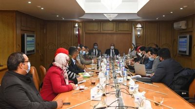 الداودى يتابع خطط عمل التكتلات الإقتصادية بقنا