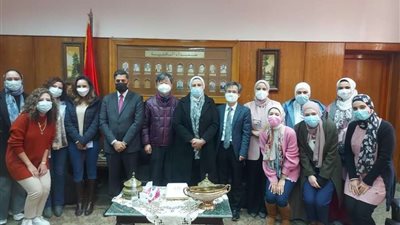 عميد ألسن عين شمس تكرم الاساتذة الكوريين بالكلية