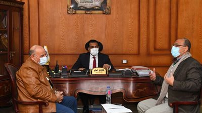 نائب محافظ قنا يعقد اجتماعا تحضيريا حول آليات مواجهة التغيرات المناخية