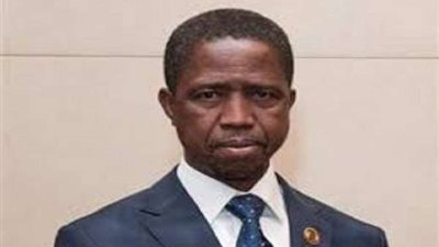 رئيس زامبيا يطلب من كبار الموظفين خفض رواتبهم 