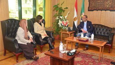 محافظ الفيوم يؤكد دعمه للتعاون مع وزارة الهجرة في مبادرة 