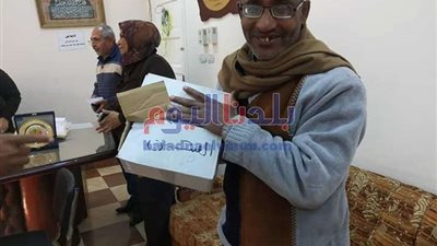 توزيع 7700 كارت فيزا 