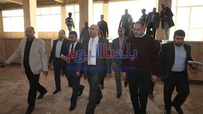 محافظ بني سويف يتابع المشروعات الخدمية المتوقفة