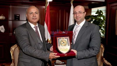 محافظ بني سويف يكرم وكيل وزارة الصحة تقديرا لمجهوداته