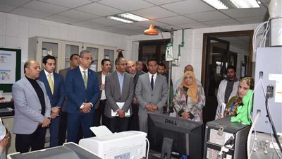 محافظ الفيوم ونائب وزير الإسكان يتفقدان عدد من مشروعات الصرف الصحي بالمحافظة