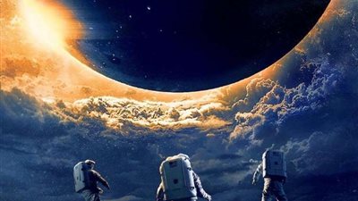 لماذا يستحق فيلم الخيال العلمي والكوارث Moonfall المشاهدة؟