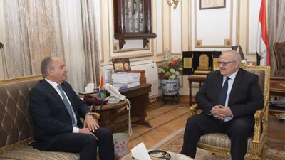 رئيس جامعة القاهرة يبحث  سبل التعاون مع  السفير الأردني أمجد العضايلة