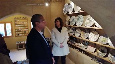 نبيلة مكرم تزور قرية تطون للتوعية بمخاطر الهجرة غير الشرعية